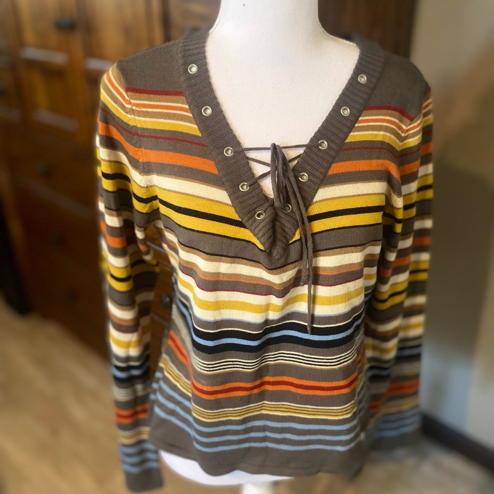 American Attitudes, V-neck sweater, large sleeve cuffs